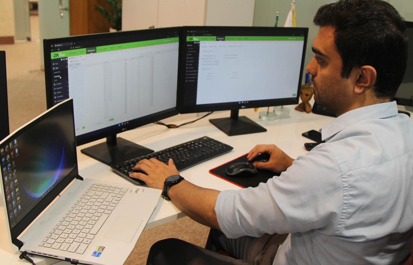 العتبة العلوية المقدسة تنقل تجربتها الإلكترونية لمسجد الكوفة المعظم